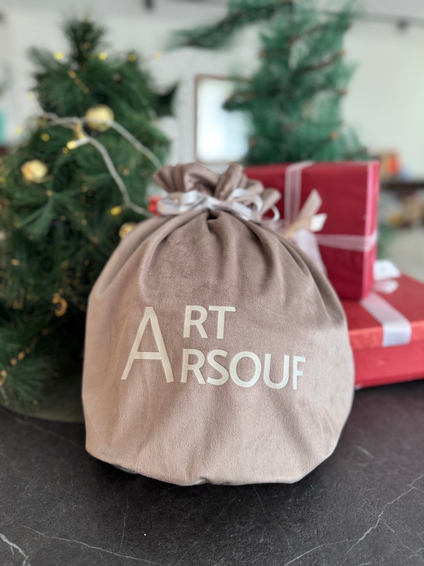 Magenta Mirror-Like Finish Ceramic Balloon Sculpture