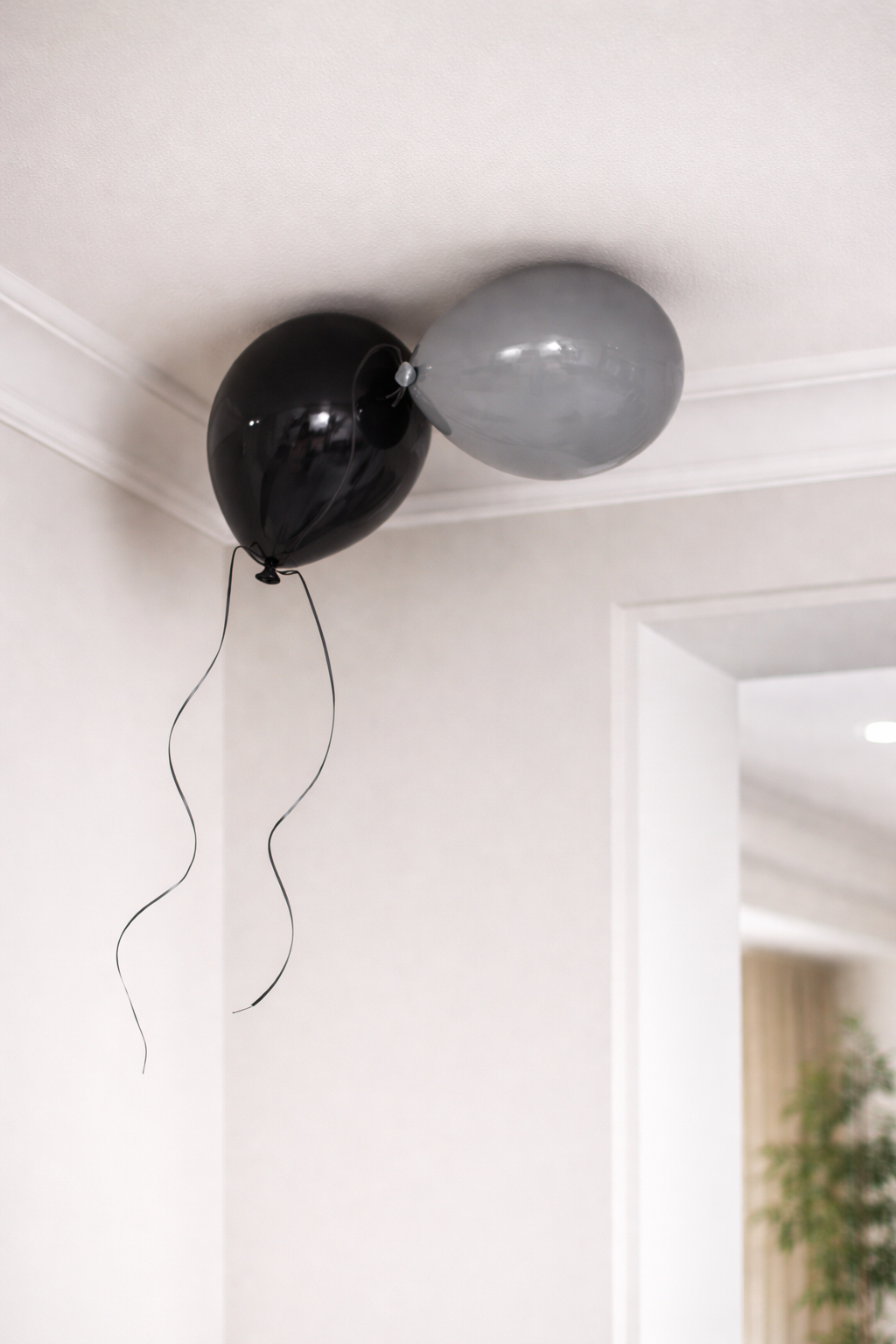 Black Glossy Ceramic Ceiling Balloon Sculpture