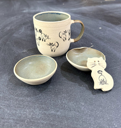 Set of 3 Green Ceramic Plates and Cat Mug