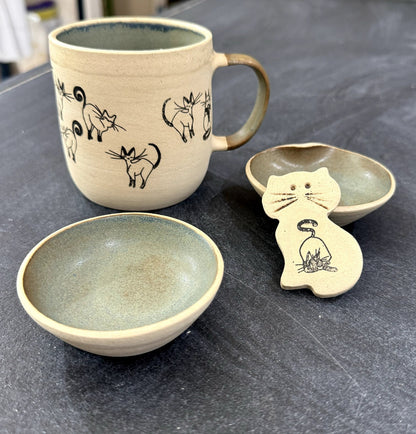 Set of 3 Green Ceramic Plates and Cat Mug